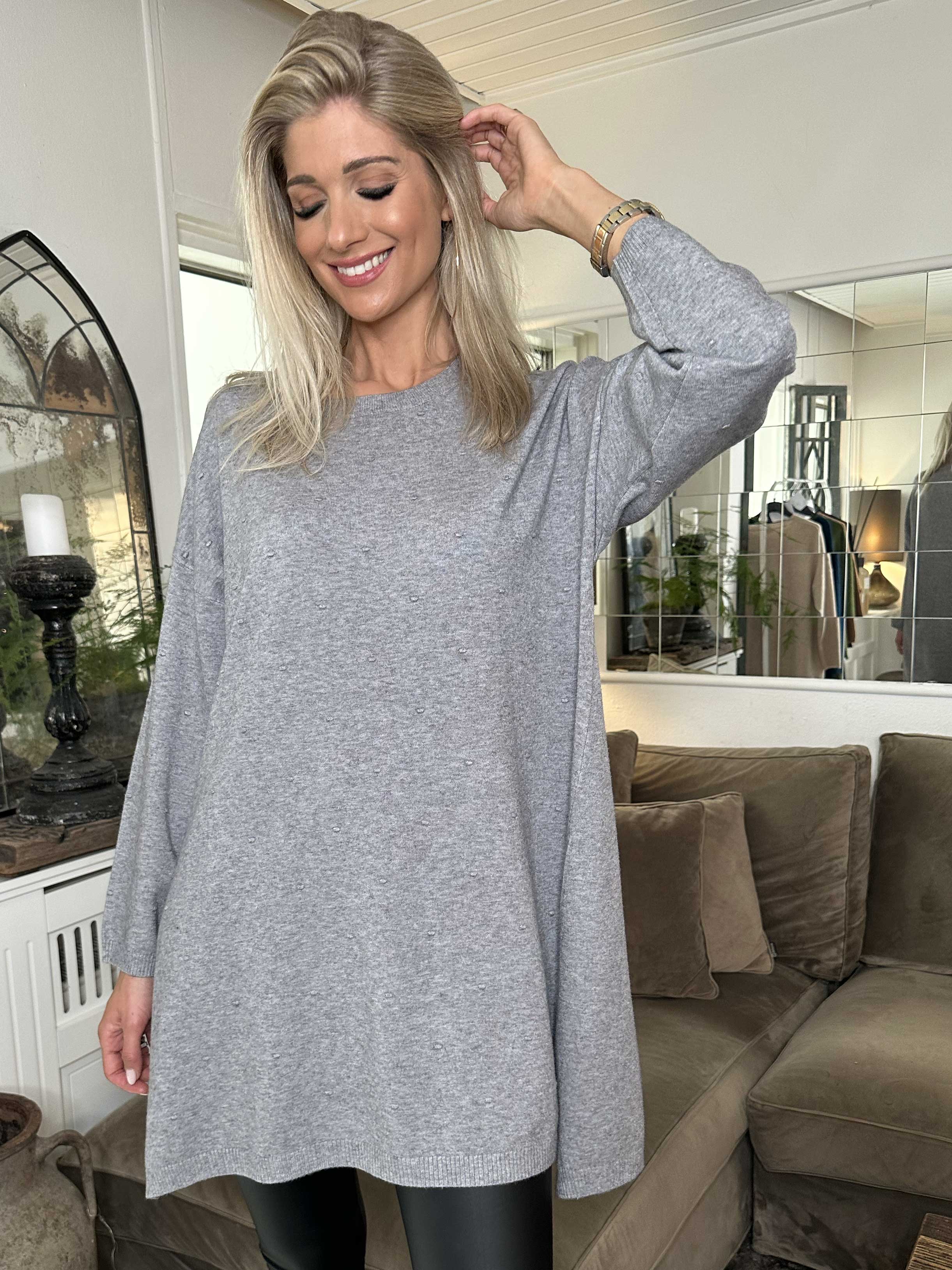 Zina - Tröja med prickiga detaljer i tyget